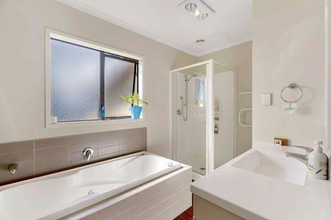 Photo of property in 4 Tarapatiki Drive, Whitianga, 3510