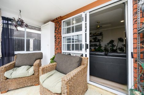 Photo of property in 6 Grange Place, Milson, Palmerston North, 4414