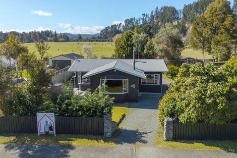 Photo of property in 39 Te Herekiekie Street, Turangi, 3334