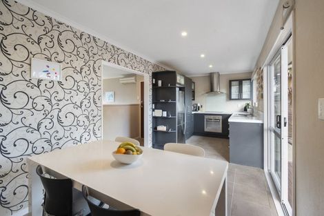 Photo of property in 21 Palliser Place, Milson, Palmerston North, 4414