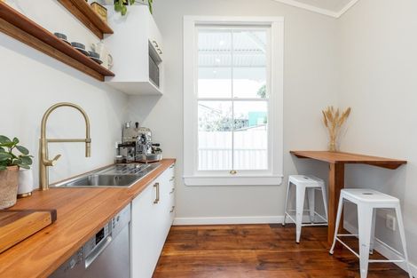 Photo of property in 402 Avenue Road West, Hastings, 4122