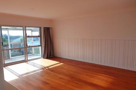 Photo of property in 3/5 Braemar Road, Castor Bay, Auckland, 0620