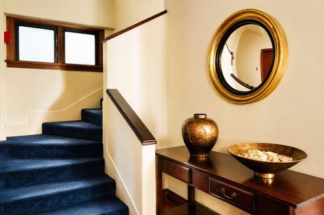Photo of property in Sunhaven Flats, 262 Oriental Parade, Oriental Bay, Wellington, 6011