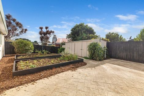 Photo of property in 14 Magnolia Drive, Waiuku, 2123