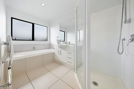 Photo of property in 20 Mackwell Road, Fairview Heights, Auckland, 0632