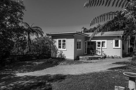 Photo of property in 20 Miromiro Road, Normandale, Lower Hutt, 5010