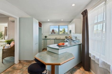 Photo of property in 8 Clipper Place, Redwood, Christchurch, 8051