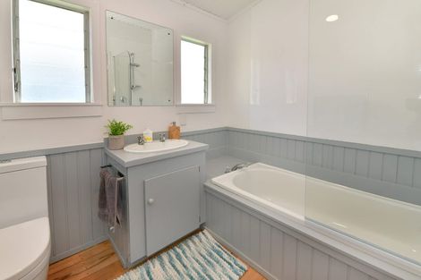 Photo of property in 21 Shine Road, South Head, Helensville, 0874