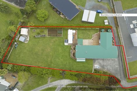 Photo of property in 135 Kitchener Road, Waiuku, 2123