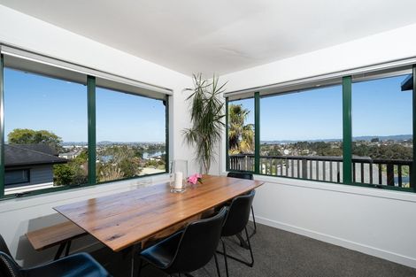 Photo of property in 8a Worthington Place, West Harbour, Auckland, 0618