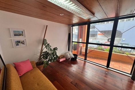 Photo of property in Courtenay Mews Apartments, 3/14 Alpha Street, Te Aro, Wellington, 6011