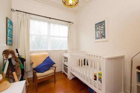 Photo of property in 31 Sutherland Road, Point Chevalier, Auckland, 1025