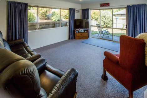 Photo of property in 6 Cabernet Close, Paraparaumu, 5032
