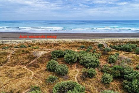 Photo of property in 22 North Piha Road, Piha, New Lynn, 0772