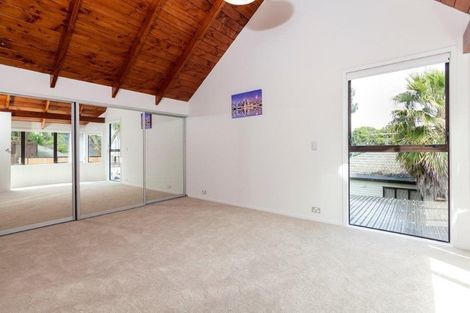 Photo of property in 2 George Laurenson Lane, Mount Roskill, Auckland, 1041