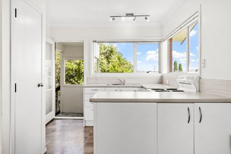 Photo of property in 18a Brian Crescent, Stanmore Bay, Whangaparaoa, 0932