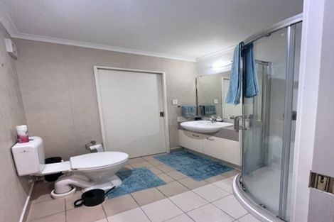 Photo of property in 8 Dainton Place, New Lynn, Auckland, 0600