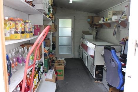 Photo of property in Terrace Stores, 29 Royal Terrace, Alexandra, 9320