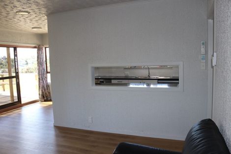 Photo of property in 10 Ingleby Place, Kelston, Auckland, 0602