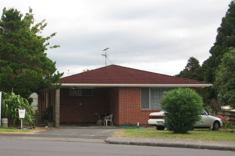 Photo of property in 13 Scanlen Terrace, Kelston, Auckland, 0602