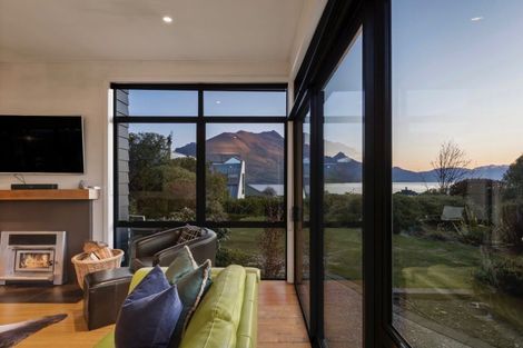 Photo of property in 4 Oregon Drive, Kelvin Heights, Queenstown, 9300