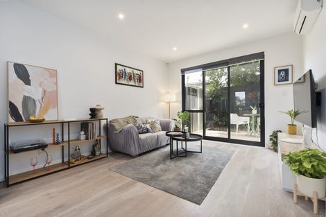 Photo of property in 5b Beach Road, Te Atatu Peninsula, 0610