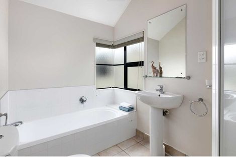 Photo of property in 6a Tobago Place, Sunnynook, Auckland, 0620