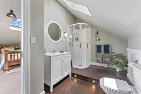 Photo of property in 5 Colombo Street, Hokowhitu, Palmerston North, 4410