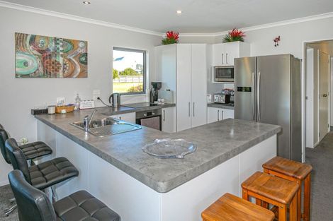 Photo of property in 40 Tairua Palms Place, Tairua, 3508