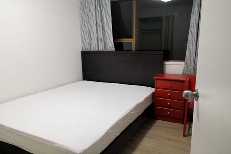 Photo of property in 2/325 Glenfield Road, Glenfield, Auckland, 0629