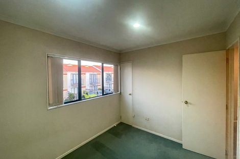 Photo of property in Tuscany Way, 22/3 Ambrico Place, New Lynn, Auckland, 0600