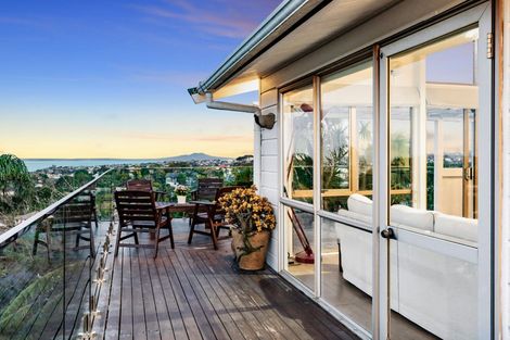 Photo of property in 797 East Coast Road, Northcross, Auckland, 0630