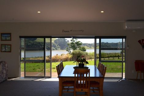 Photo of property in 177 Te Mahoe Road, Mokau, 4376