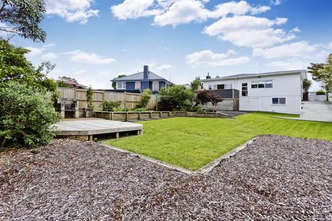 Photo of property in 79a Hobsonville Road, West Harbour, Auckland, 0618