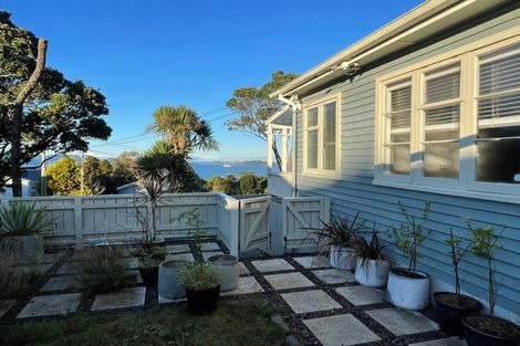 Photo of property in 87 Maungaraki Road, Korokoro, Lower Hutt, 5012