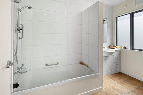 Photo of property in 7 Huntingdon Street, Northland, Wellington, 6012