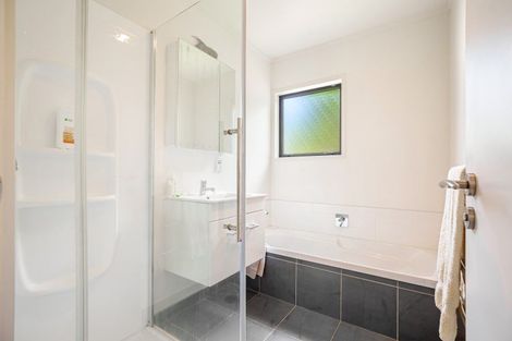 Photo of property in 2/32 Palliser Lane, Browns Bay, Auckland, 0630