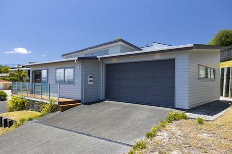Photo of property in 11 Dudley Crescent, Cable Bay, 0420