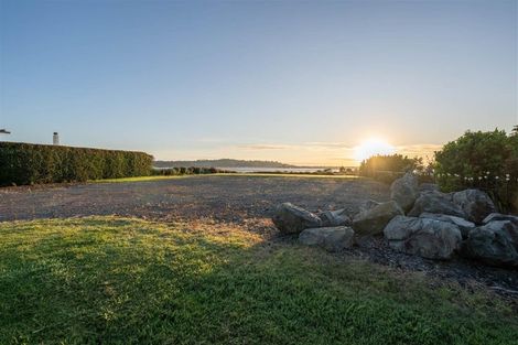 Photo of property in 42 Waimanu Place, Point Wells, 0986