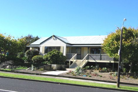 Photo of property in 2 Marendellas Drive, Bucklands Beach, Auckland, 2014
