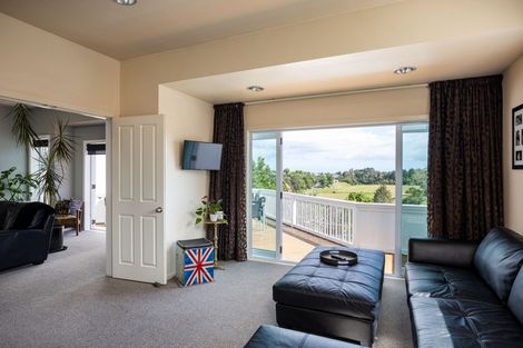 Photo of property in 15 Rawhiti Street, Vogeltown, New Plymouth, 4310