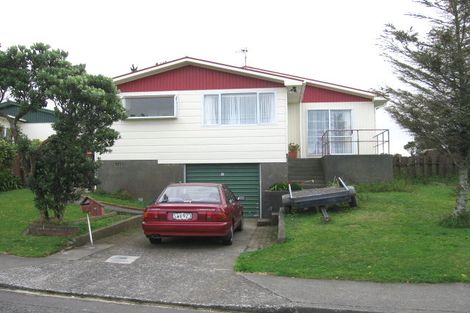 Photo of property in 6 Cheyne Walk, Newlands, Wellington, 6037