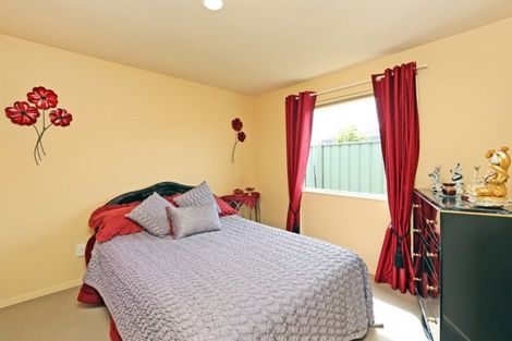 Photo of property in 2 Queens Walk, Taradale, Napier, 4112