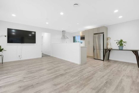 Photo of property in 6 Fernhaven Place, Massey, Auckland, 0614