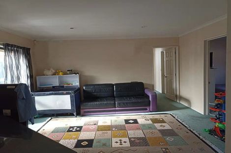 Photo of property in 12 Gunner Drive, Te Atatu Peninsula, Auckland, 0610