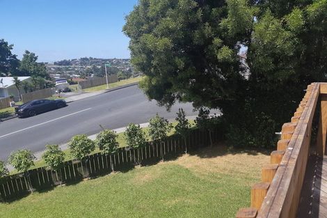 Photo of property in 1 Raelene Place, Massey, Auckland, 0614