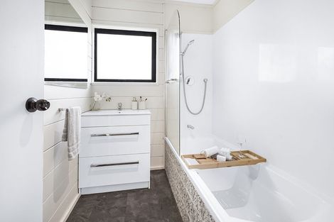 Photo of property in 43 Waterford Road, Fitzroy, Hamilton, 3206