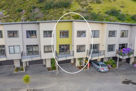 Photo of property in Te Kakariki Apartments, 7/8 Wellington Road, Paekakariki, 5034
