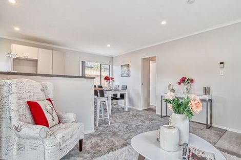 Photo of property in 2 Hamblyn Place, Ranui, Auckland, 0612