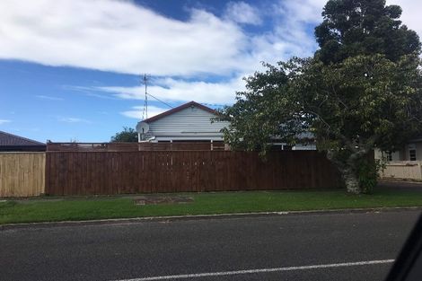 Photo of property in 15 Wallath Road, Westown, New Plymouth, 4310